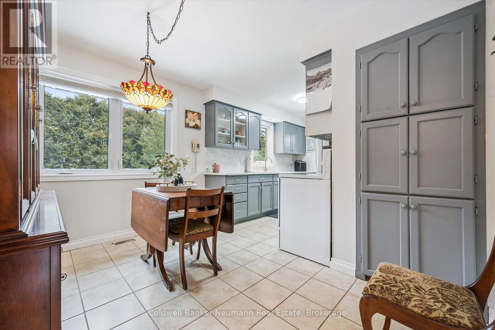 212 Waverley Drive, Guelph, Ontario  N1E 1H4 - Photo 6 - X12699052