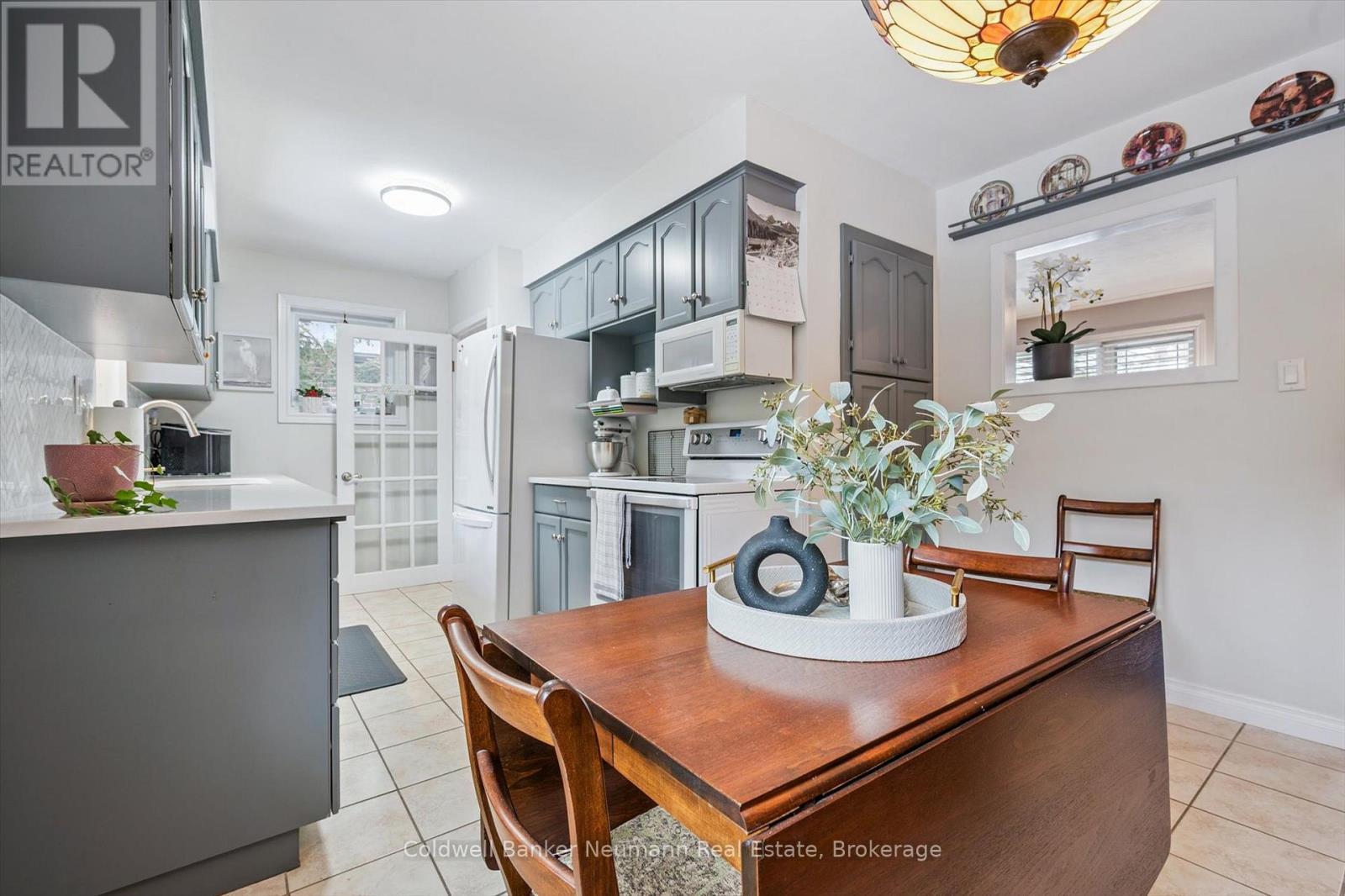 212 Waverley Drive, Guelph, Ontario  N1E 1H4 - Photo 7 - X12699052