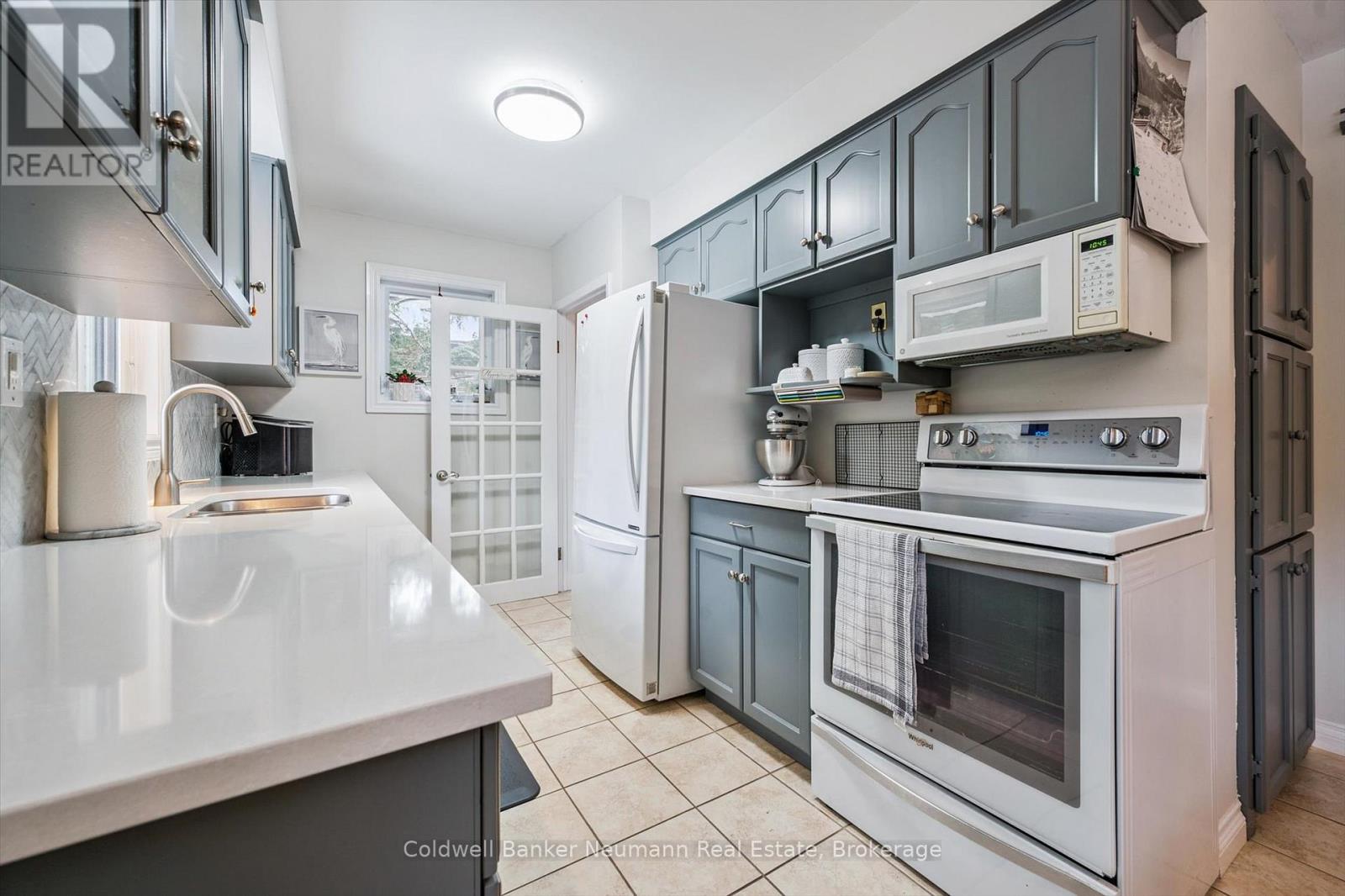 212 Waverley Drive, Guelph, Ontario  N1E 1H4 - Photo 8 - X12699052