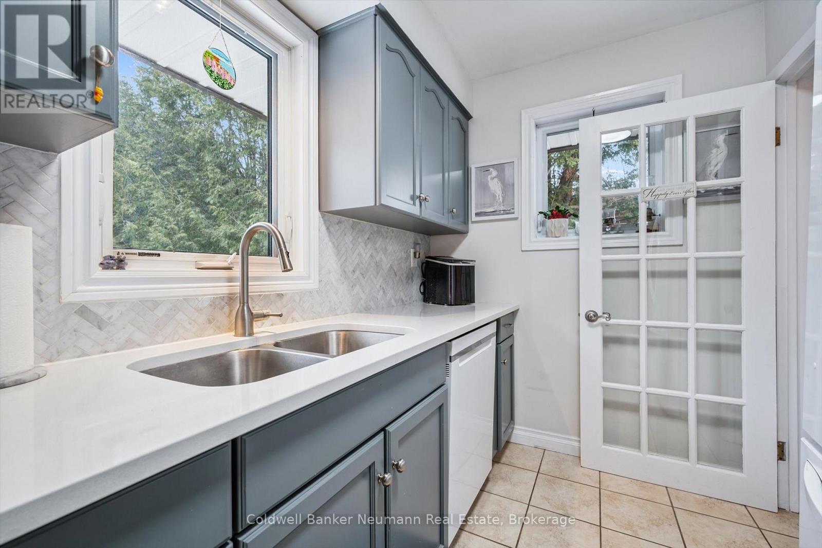 212 Waverley Drive, Guelph, Ontario  N1E 1H4 - Photo 9 - X12699052