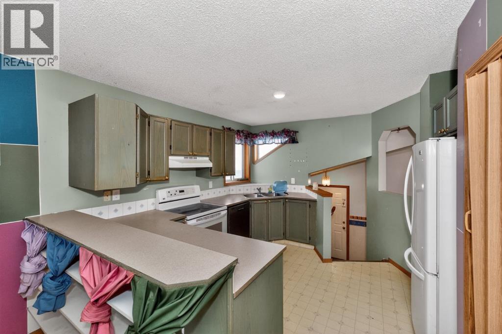 43 Somercrest Circle Sw, Calgary, Alberta  T2Y 3H1 - Photo 7 - A2278078