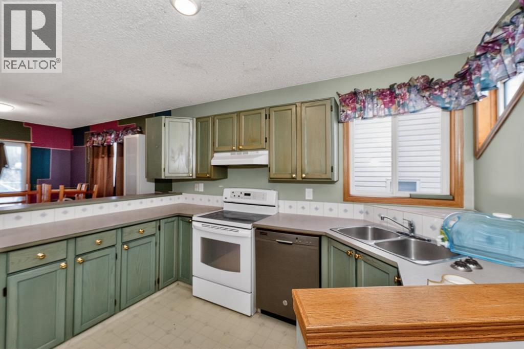 43 Somercrest Circle Sw, Calgary, Alberta  T2Y 3H1 - Photo 8 - A2278078