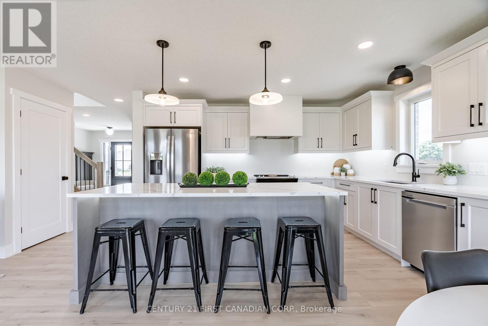 640 Ketter Way, Plympton-Wyoming, Ontario  N0N 1T0 - Photo 13 - X12699026