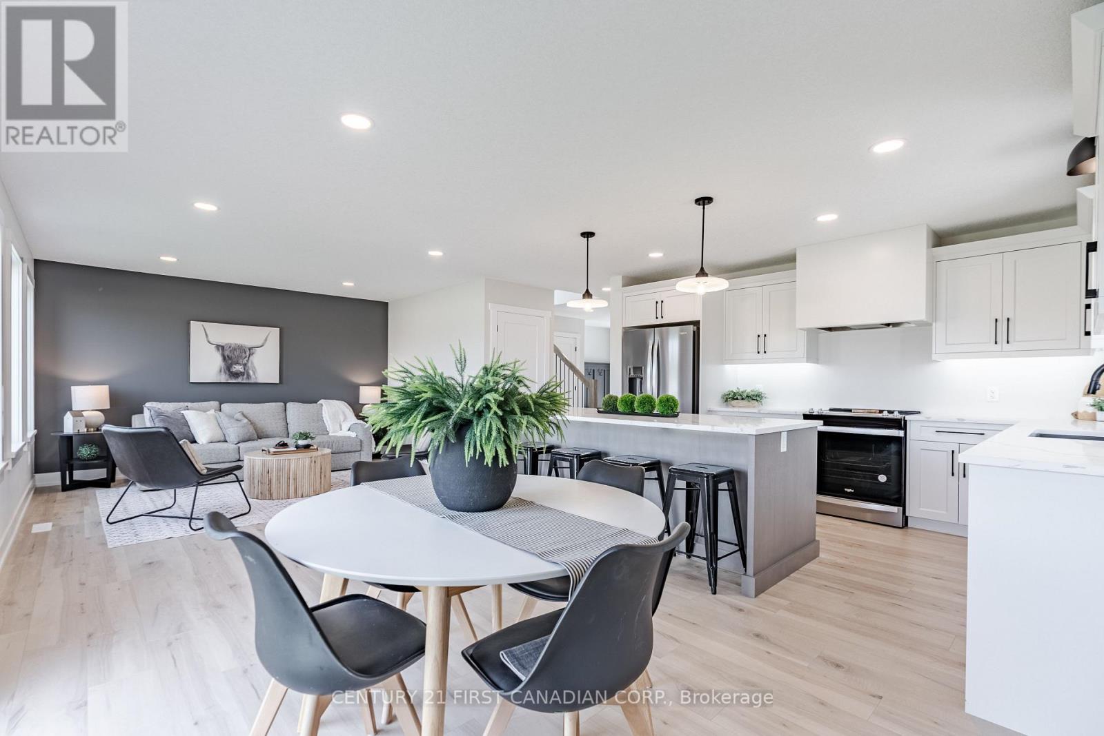 640 Ketter Way, Plympton-Wyoming, Ontario  N0N 1T0 - Photo 19 - X12699026