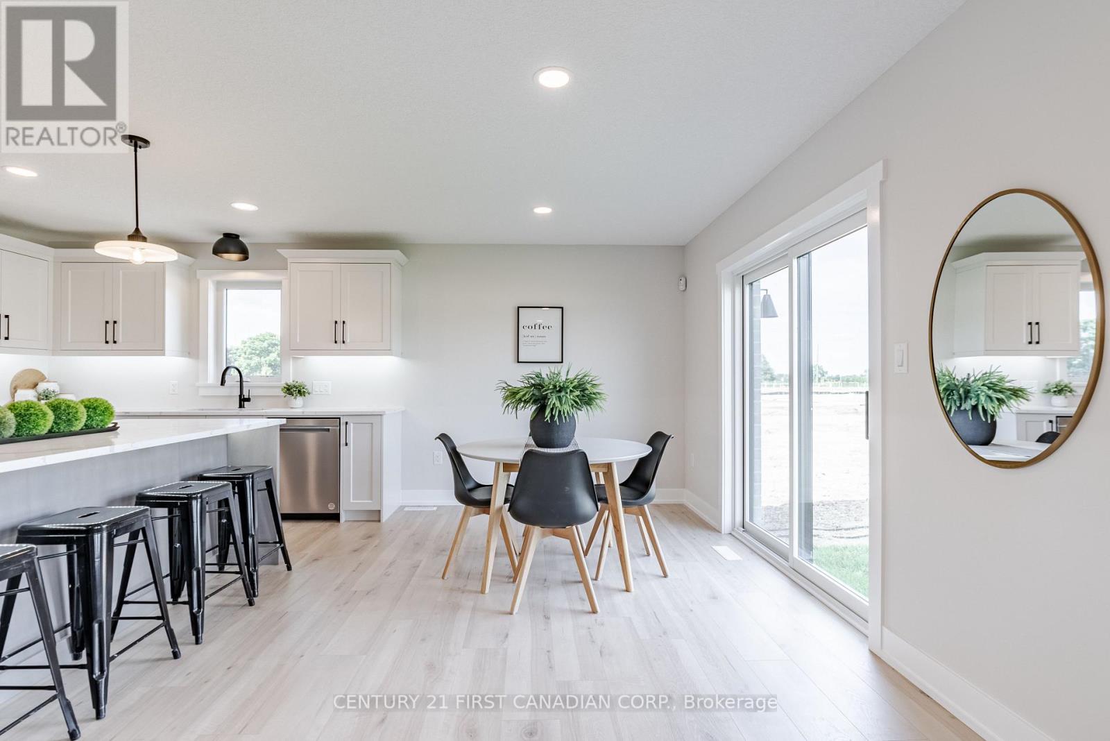 640 Ketter Way, Plympton-Wyoming, Ontario  N0N 1T0 - Photo 21 - X12699026