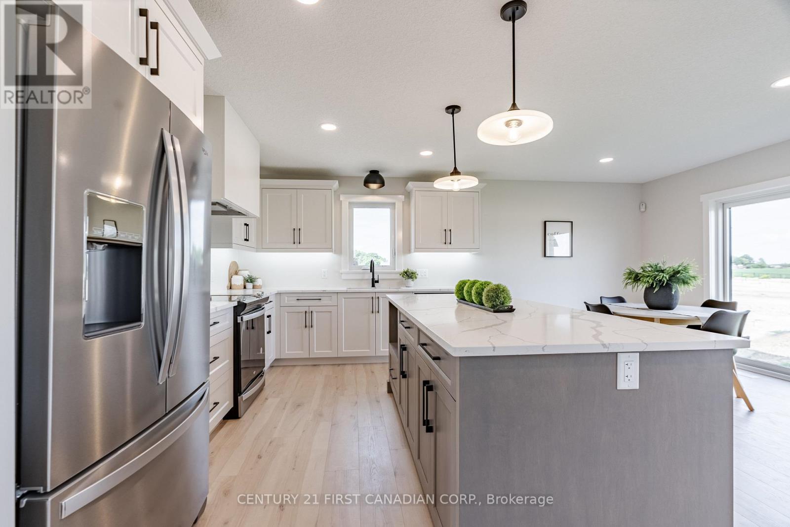 640 Ketter Way, Plympton-Wyoming, Ontario  N0N 1T0 - Photo 25 - X12699026