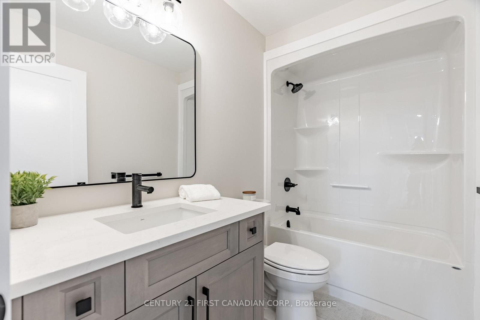 640 Ketter Way, Plympton-Wyoming, Ontario  N0N 1T0 - Photo 38 - X12699026