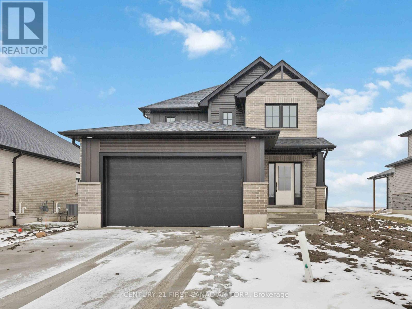 640 Ketter Way, Plympton-Wyoming, Ontario  N0N 1T0 - Photo 4 - X12699026