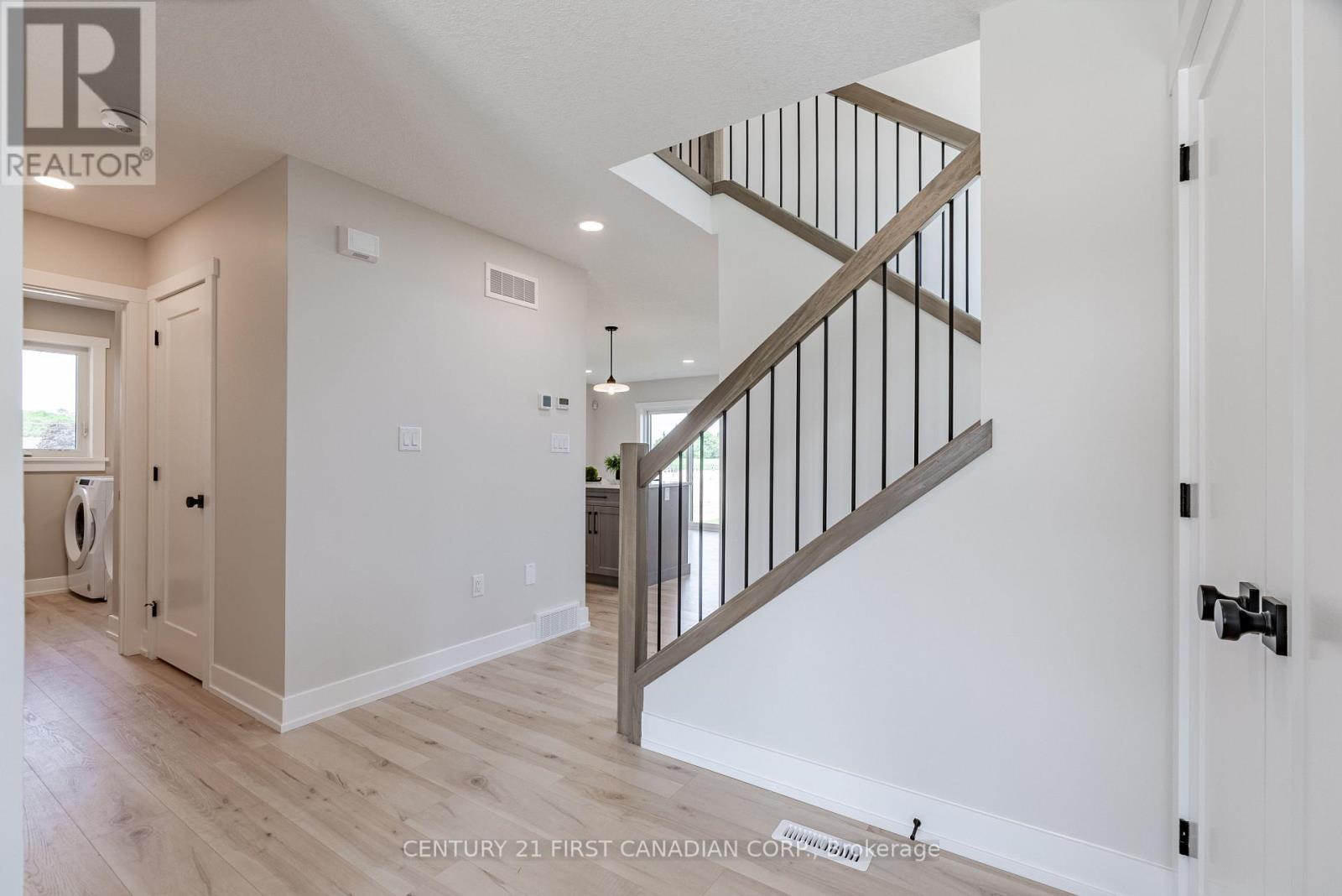 640 Ketter Way, Plympton-Wyoming, Ontario  N0N 1T0 - Photo 7 - X12699026