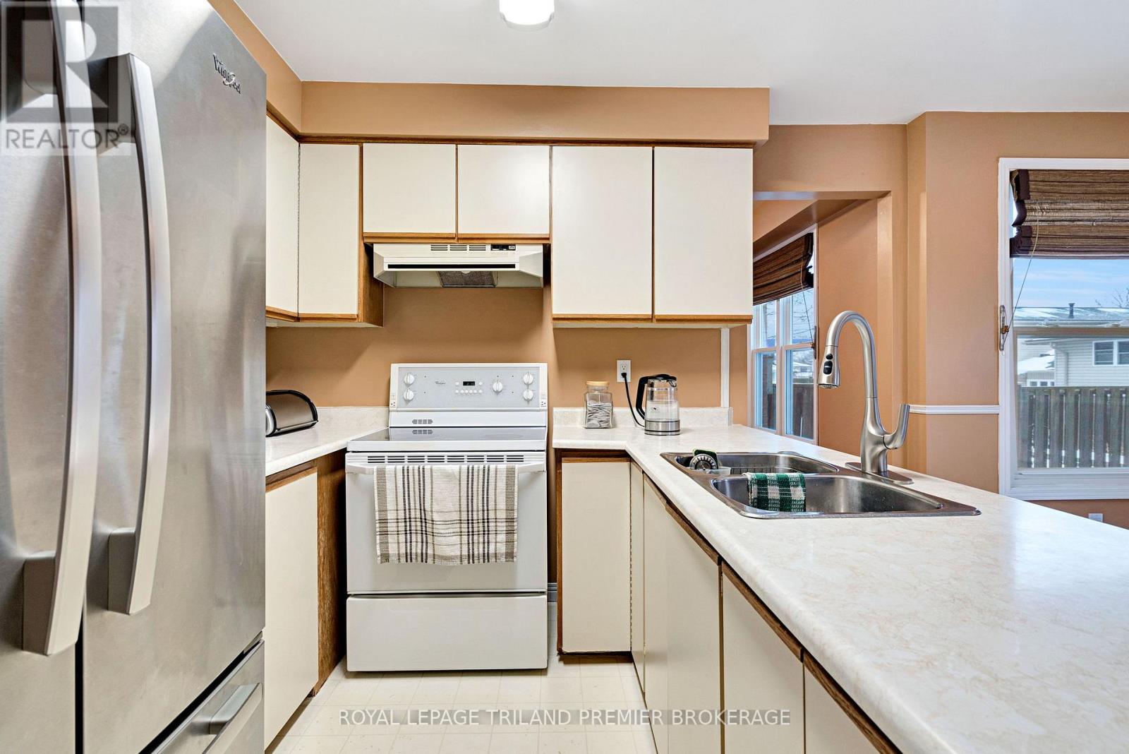 26 Sloane Crescent, London South, Ontario  N6E 3A5 - Photo 11 - X12699080