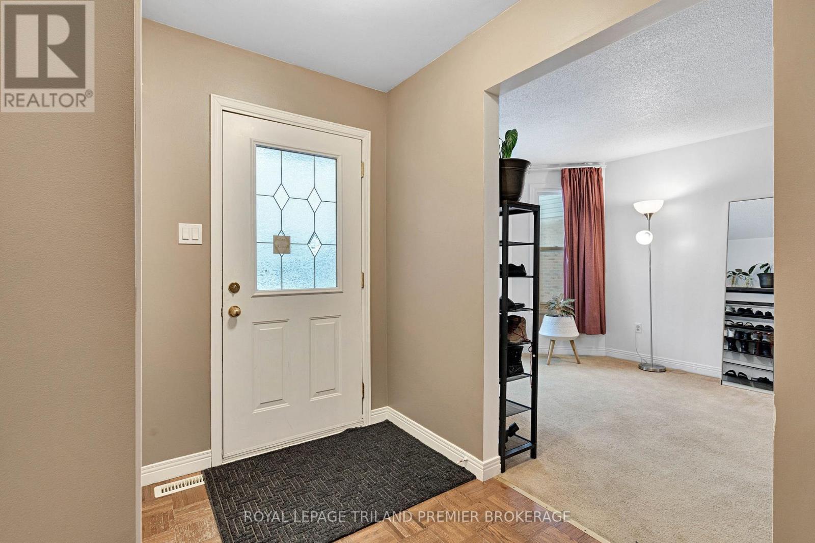 26 Sloane Crescent, London South, Ontario  N6E 3A5 - Photo 3 - X12699080