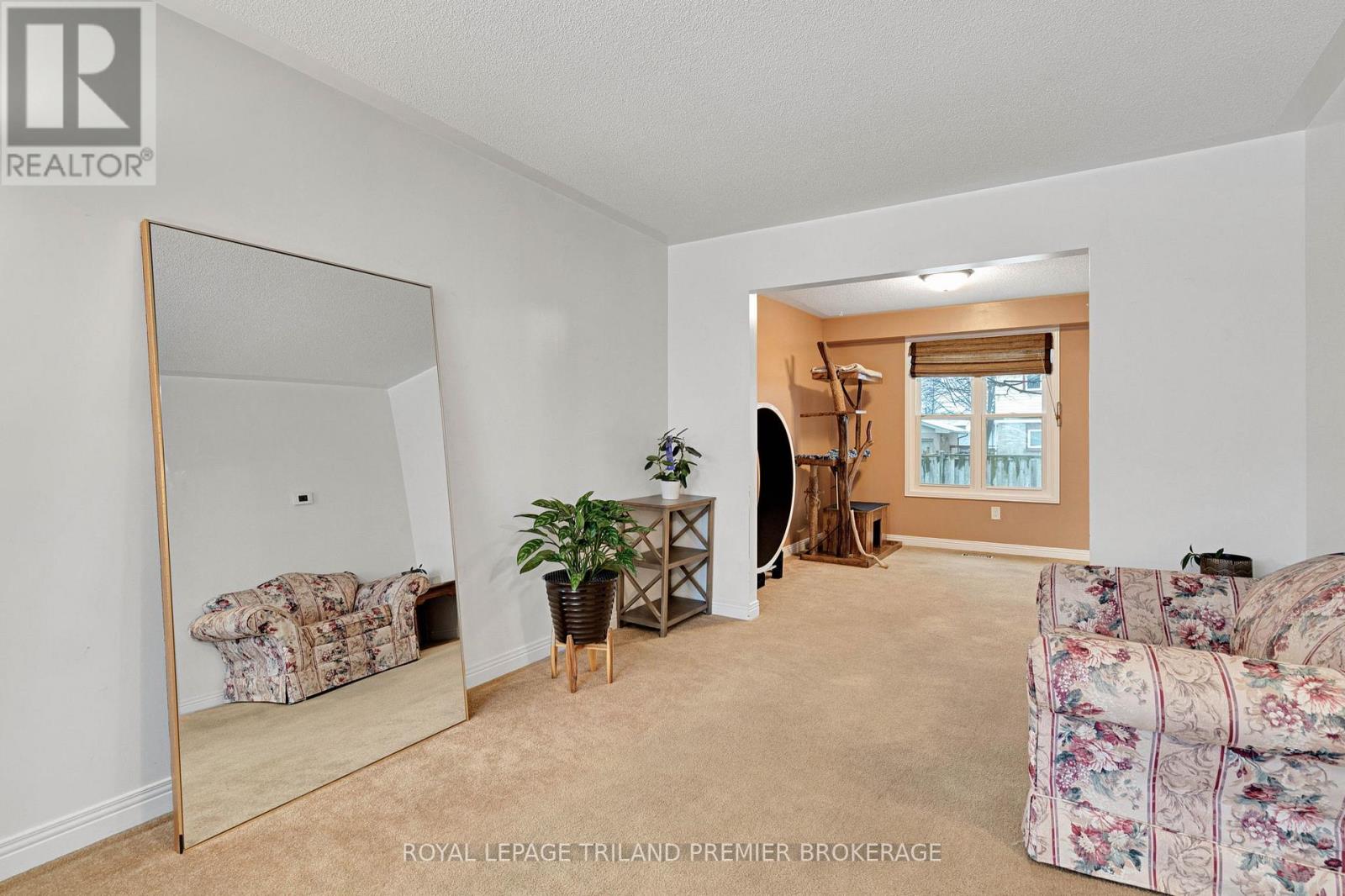 26 Sloane Crescent, London South, Ontario  N6E 3A5 - Photo 5 - X12699080