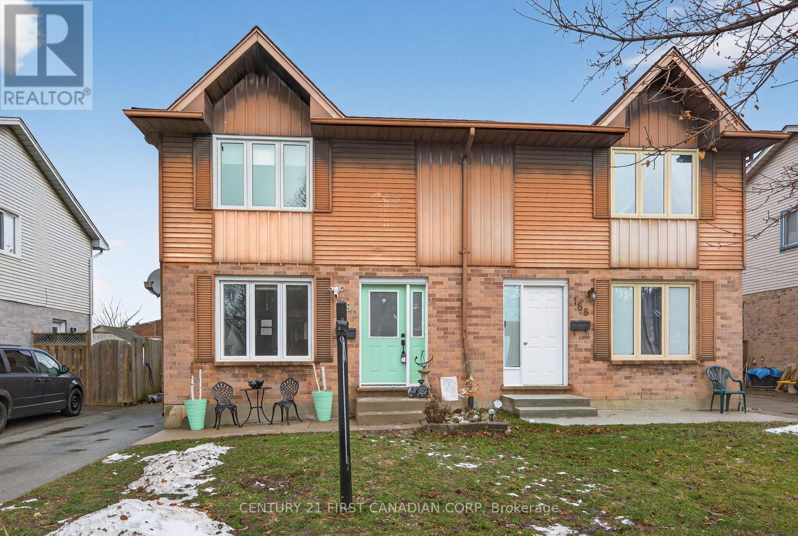 <div class="slider-price">$449,900</div><p>190 Ensign Drive, London South, Ontario</p>