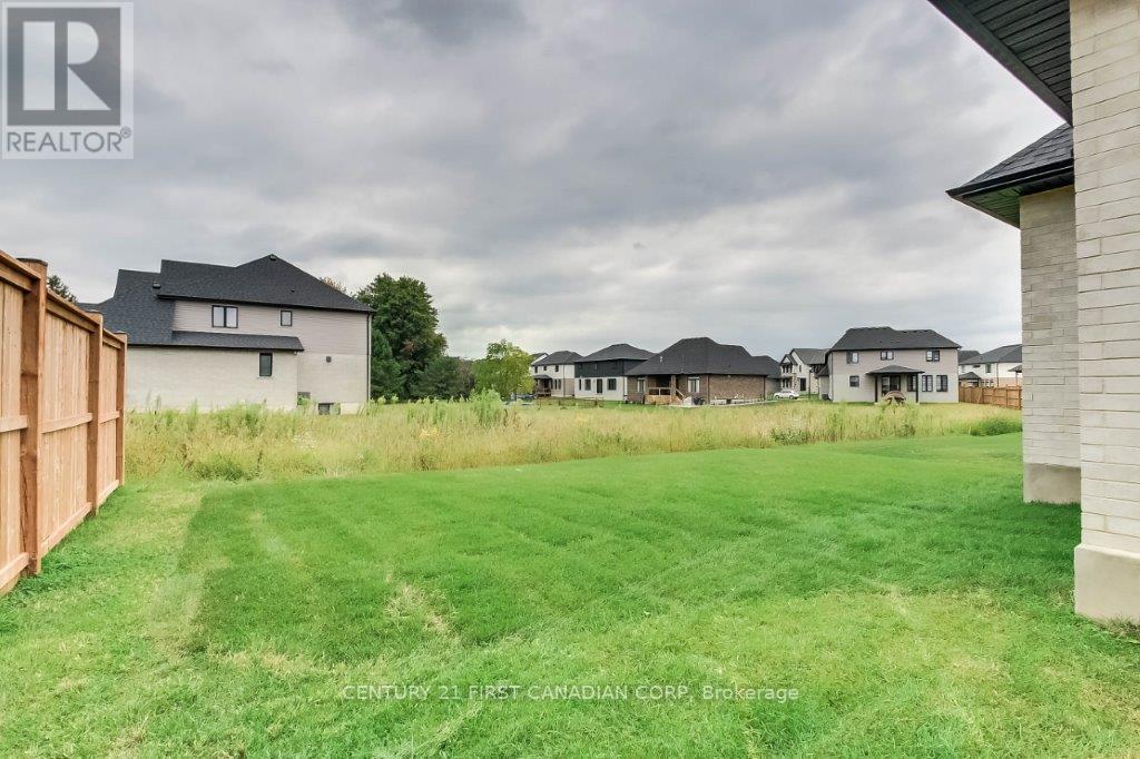 6 Aspen Circle, Thames Centre, Ontario  N0M 2P0 - Photo 32 - X12699140