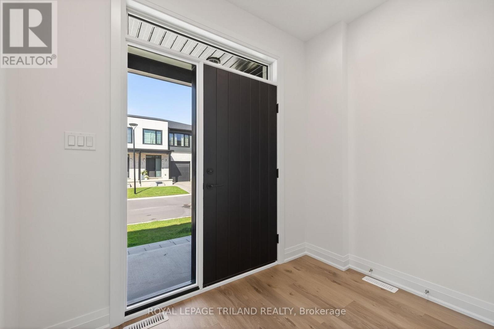 10 - 101 Swales Avenue, Strathroy-Caradoc, Ontario  N7G 0C1 - Photo 4 - X12699200