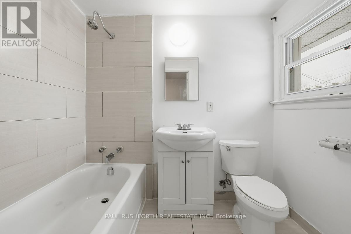 646 Borthwick Avenue, Ottawa, Ontario  K1K 2L9 - Photo 12 - X12699032