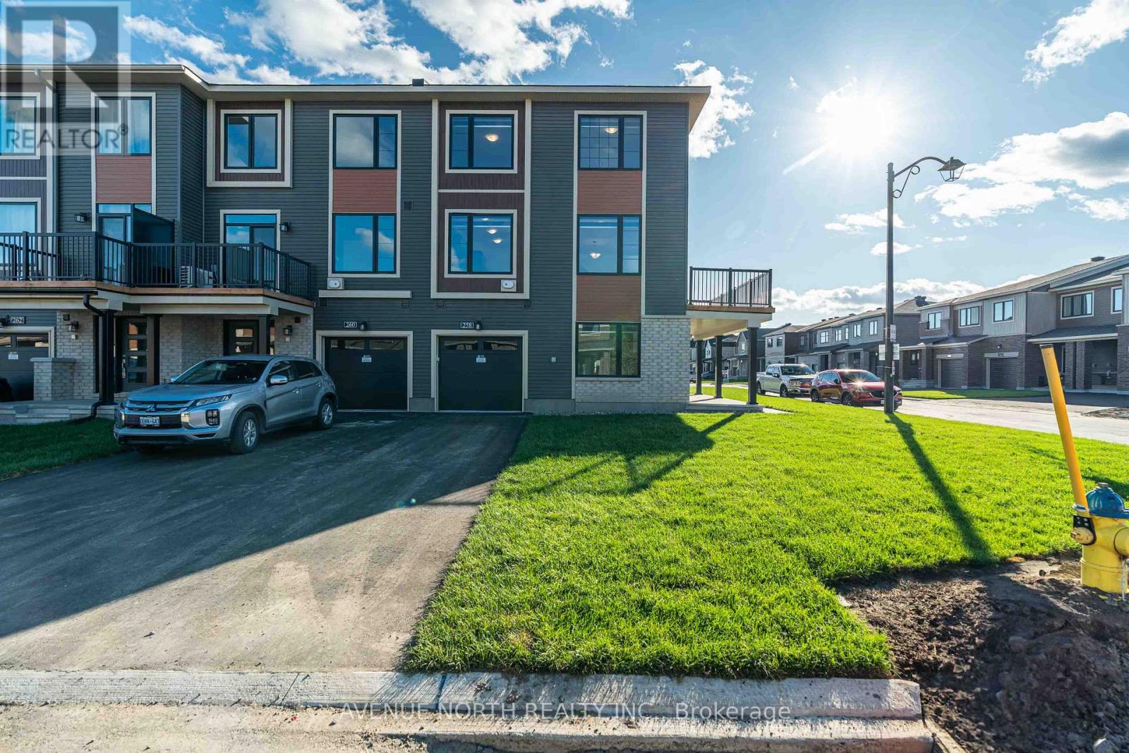 258 Elsie Macgill Walk, Ottawa, Ontario  K2K 1X7 - Photo 2 - X12699090