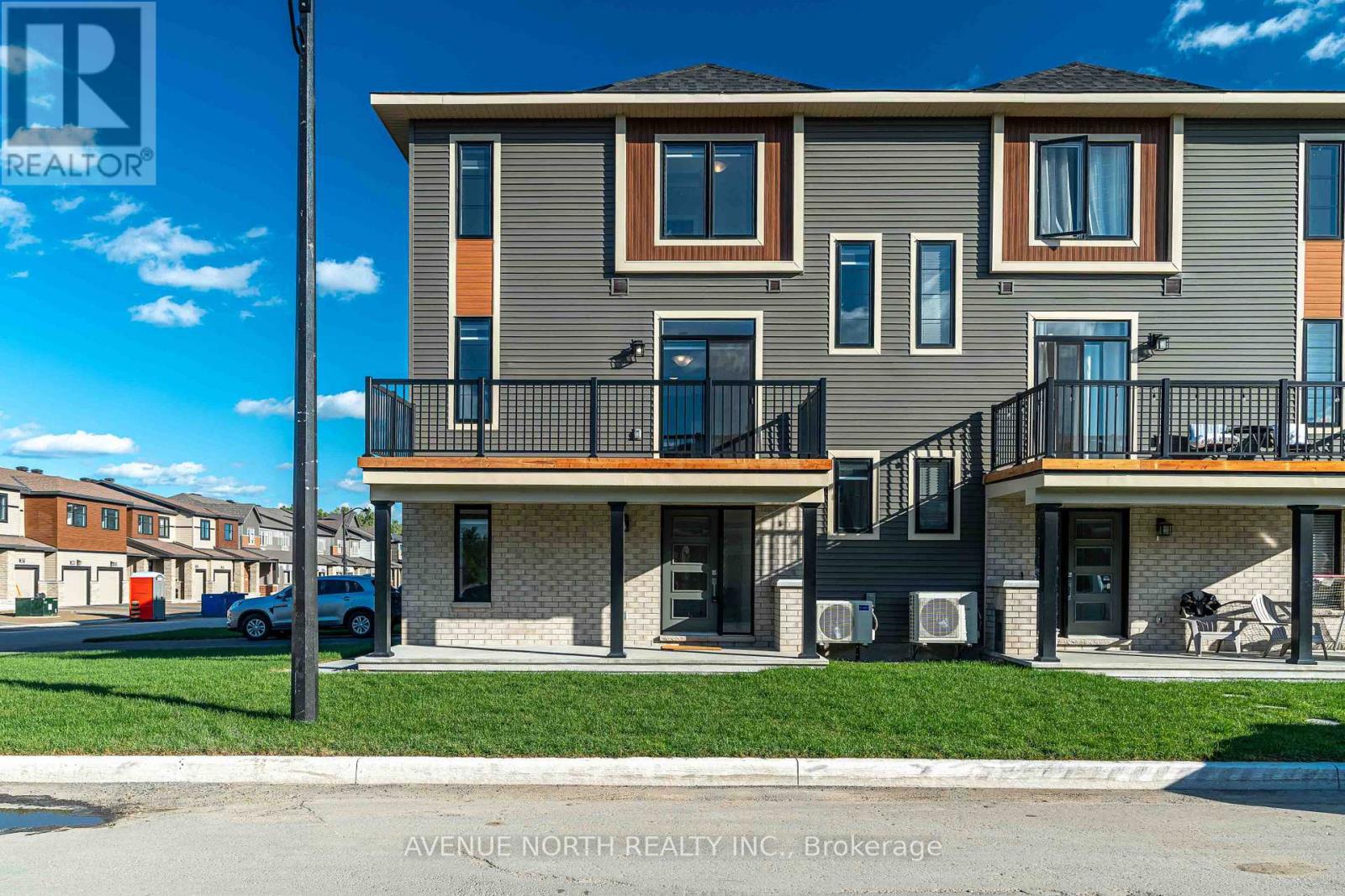 258 Elsie Macgill Walk, Ottawa, Ontario  K2K 1X7 - Photo 3 - X12699090