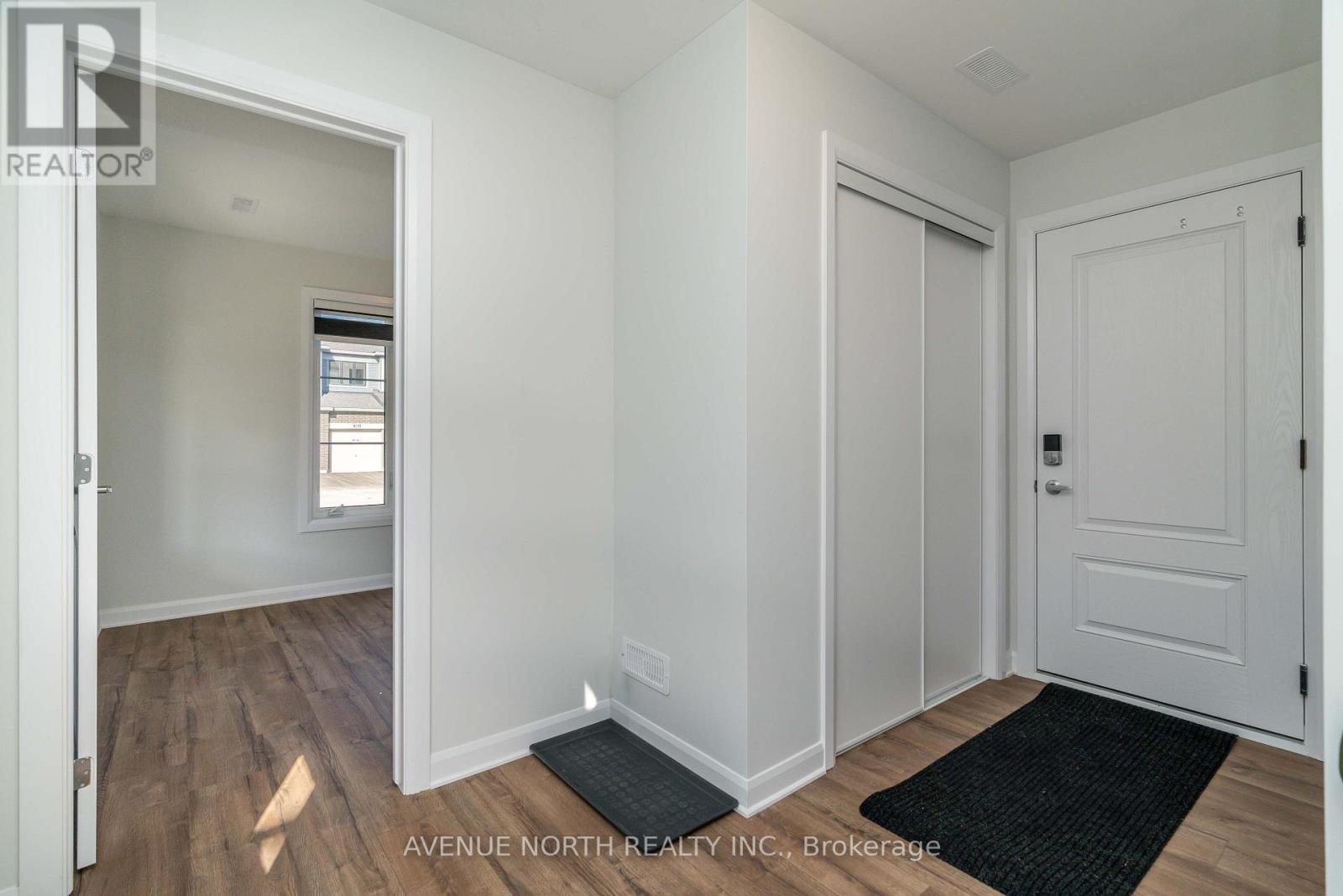 258 Elsie Macgill Walk, Ottawa, Ontario  K2K 1X7 - Photo 5 - X12699090