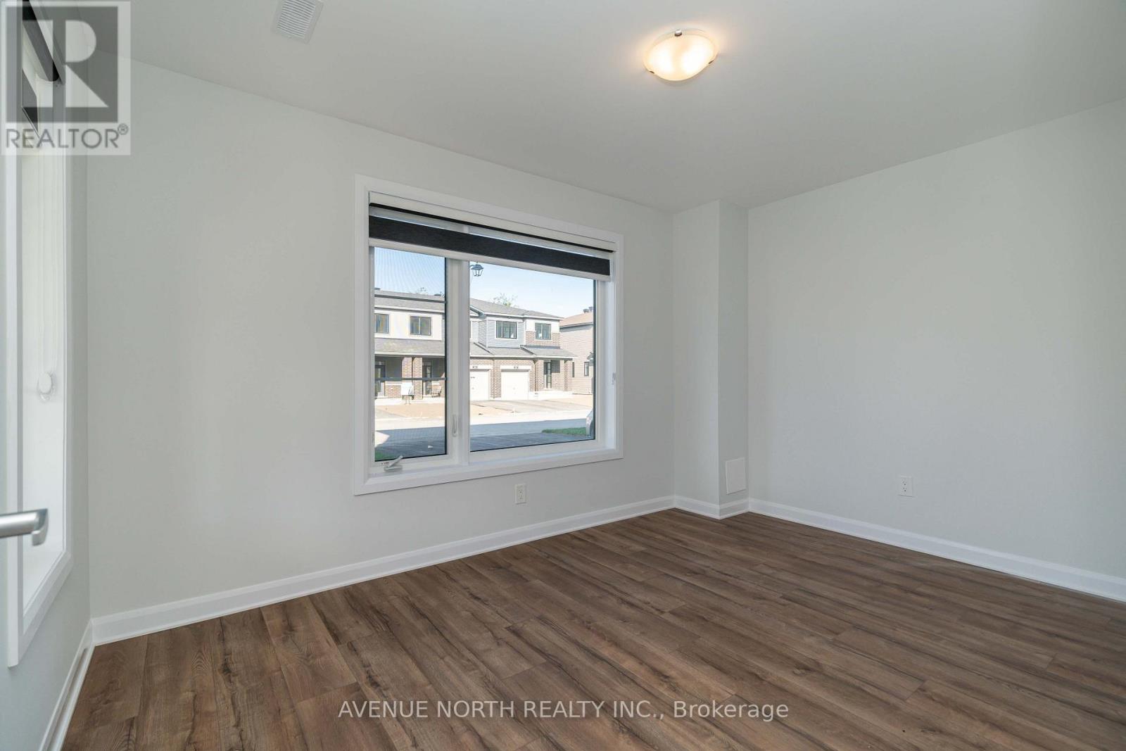 258 Elsie Macgill Walk, Ottawa, Ontario  K2K 1X7 - Photo 6 - X12699090