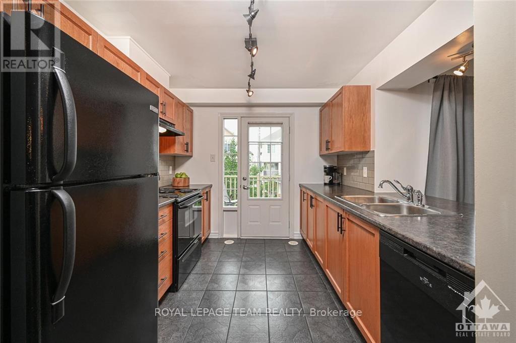 2042 Madrid Avenue, Ottawa, Ontario  K2J 0K2 - Photo 6 - X12699120