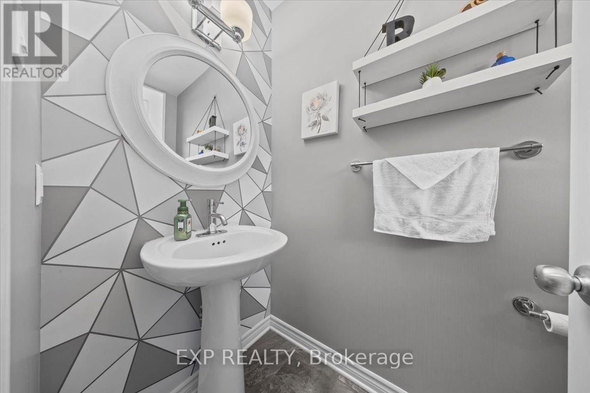 357 Alasken Drive, Ottawa, Ontario  K1T 0M4 - Photo 3 - X12699202