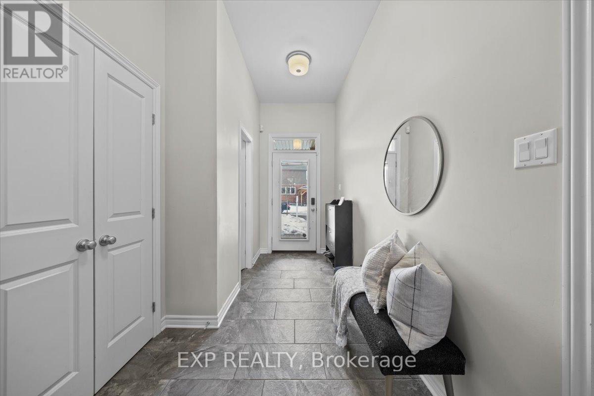 357 Alasken Drive, Ottawa, Ontario  K1T 0M4 - Photo 4 - X12699202