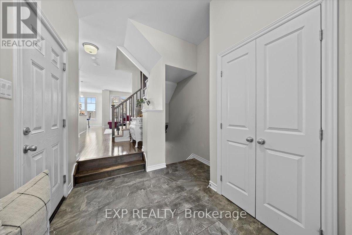 357 Alasken Drive, Ottawa, Ontario  K1T 0M4 - Photo 5 - X12699202