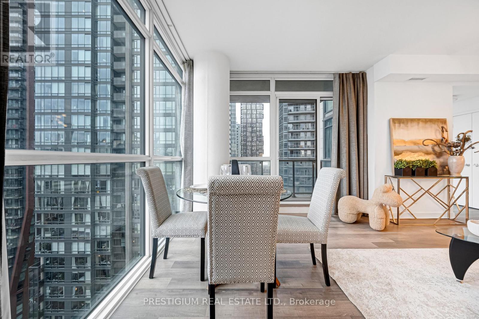 1910 - 290 Adelaide Street W, Toronto, Ontario  M5V 0P3 - Photo 15 - C12653430