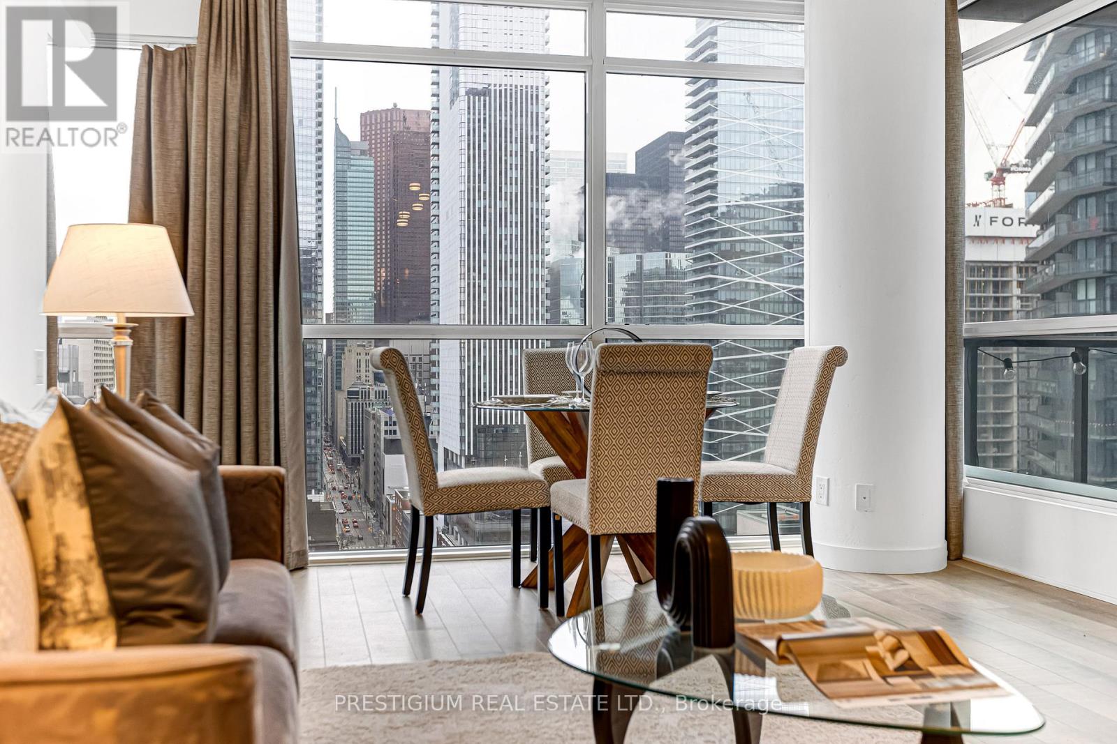 1910 - 290 Adelaide Street W, Toronto, Ontario  M5V 0P3 - Photo 19 - C12653430