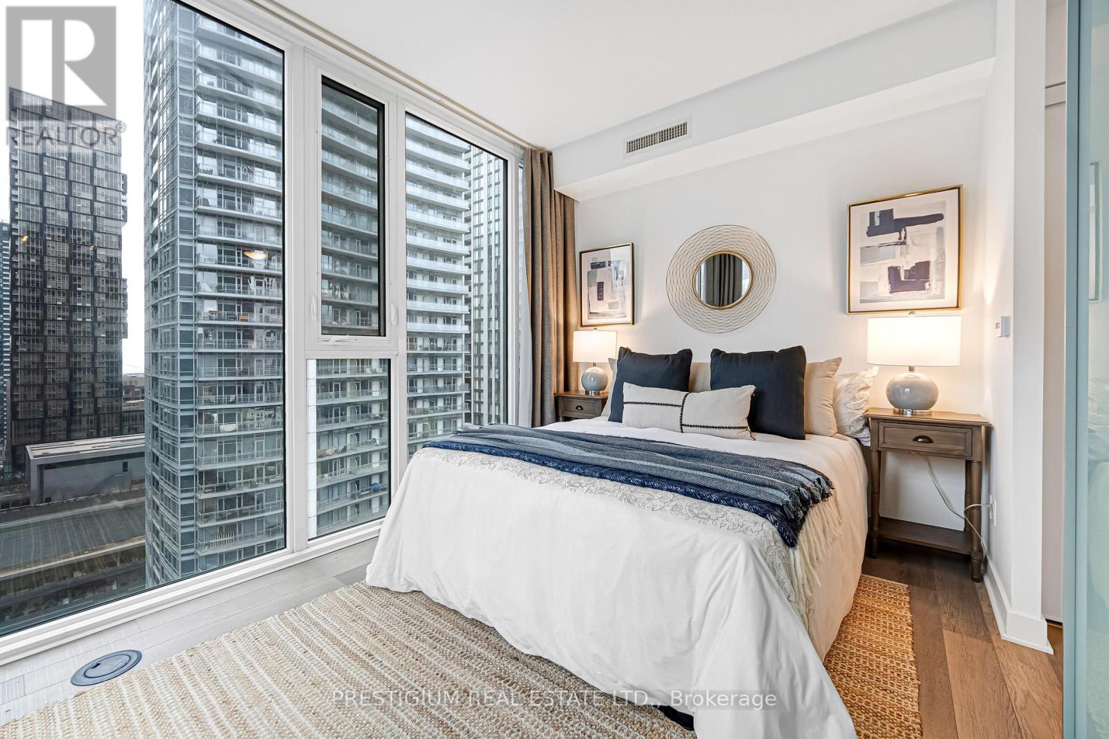 1910 - 290 Adelaide Street W, Toronto, Ontario  M5V 0P3 - Photo 27 - C12653430