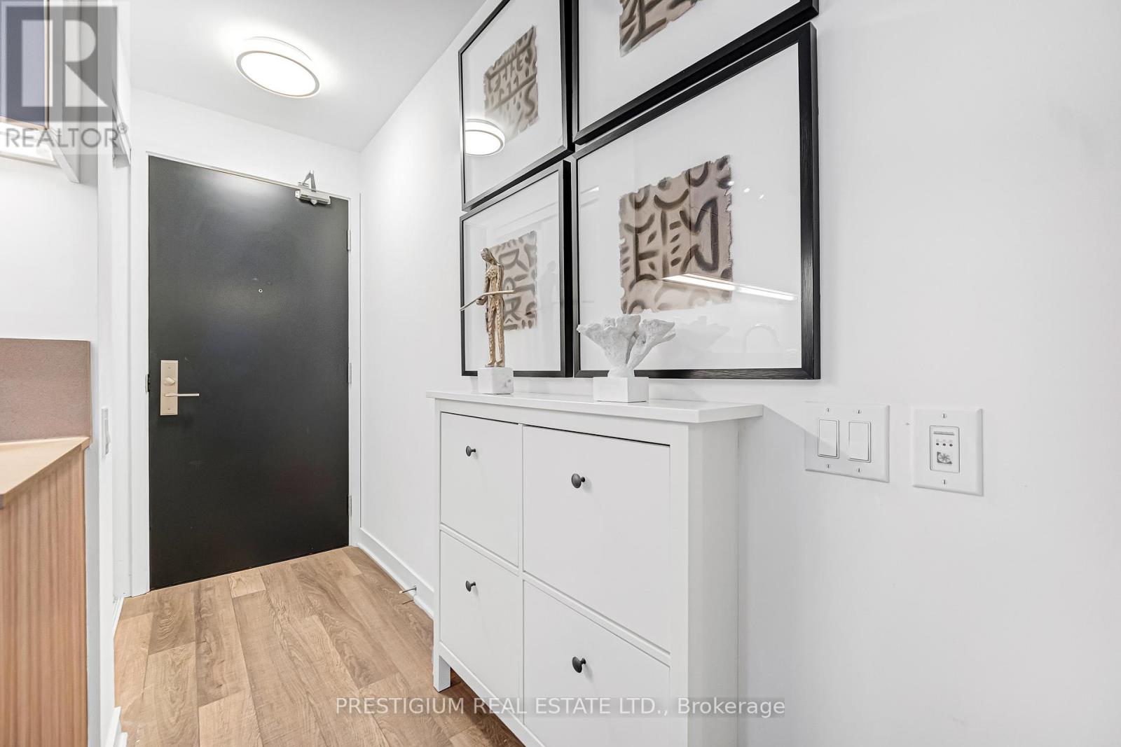 1910 - 290 Adelaide Street W, Toronto, Ontario  M5V 0P3 - Photo 3 - C12653430