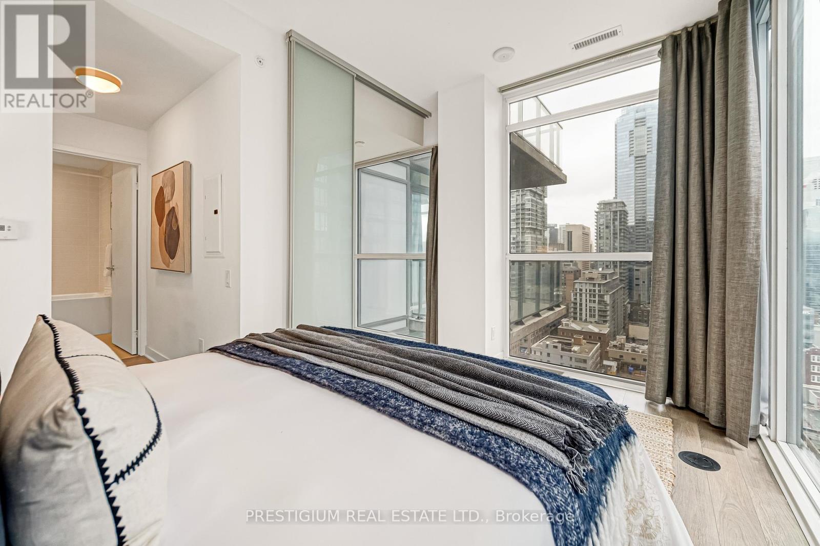 1910 - 290 Adelaide Street W, Toronto, Ontario  M5V 0P3 - Photo 29 - C12653430