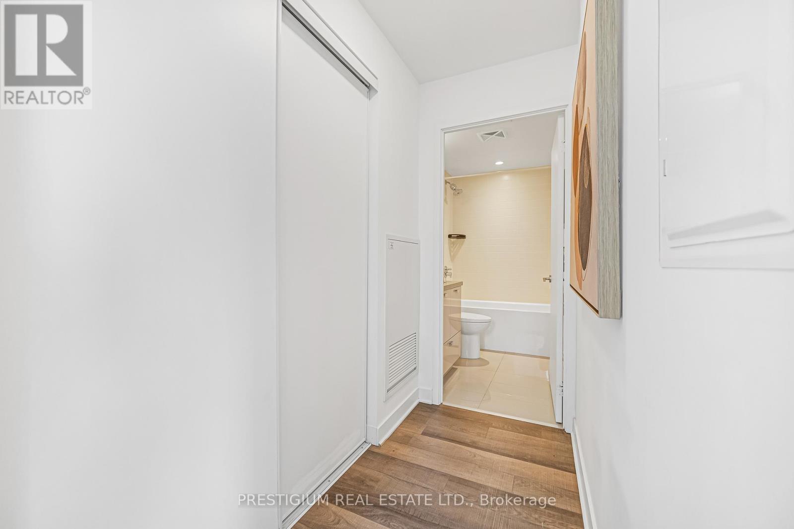 1910 - 290 Adelaide Street W, Toronto, Ontario  M5V 0P3 - Photo 31 - C12653430