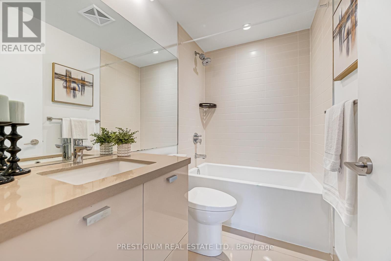 1910 - 290 Adelaide Street W, Toronto, Ontario  M5V 0P3 - Photo 32 - C12653430