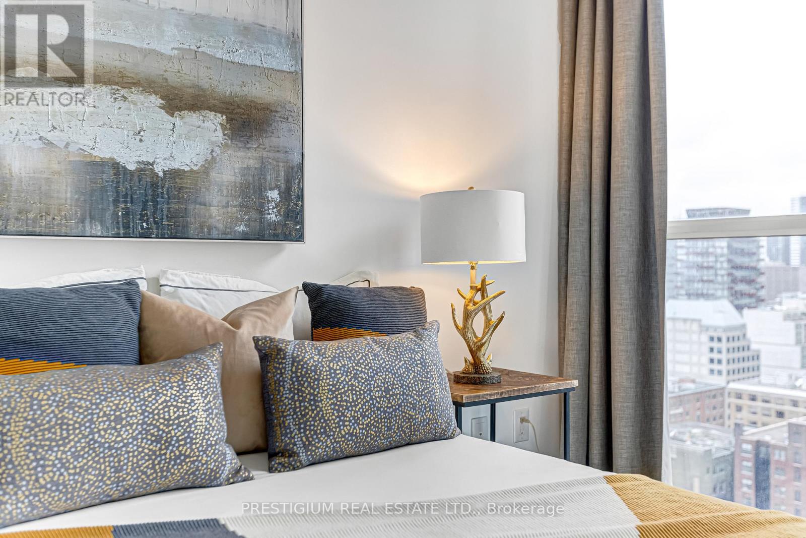 1910 - 290 Adelaide Street W, Toronto, Ontario  M5V 0P3 - Photo 37 - C12653430