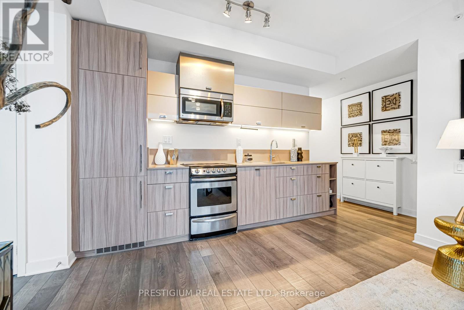 1910 - 290 Adelaide Street W, Toronto, Ontario  M5V 0P3 - Photo 6 - C12653430