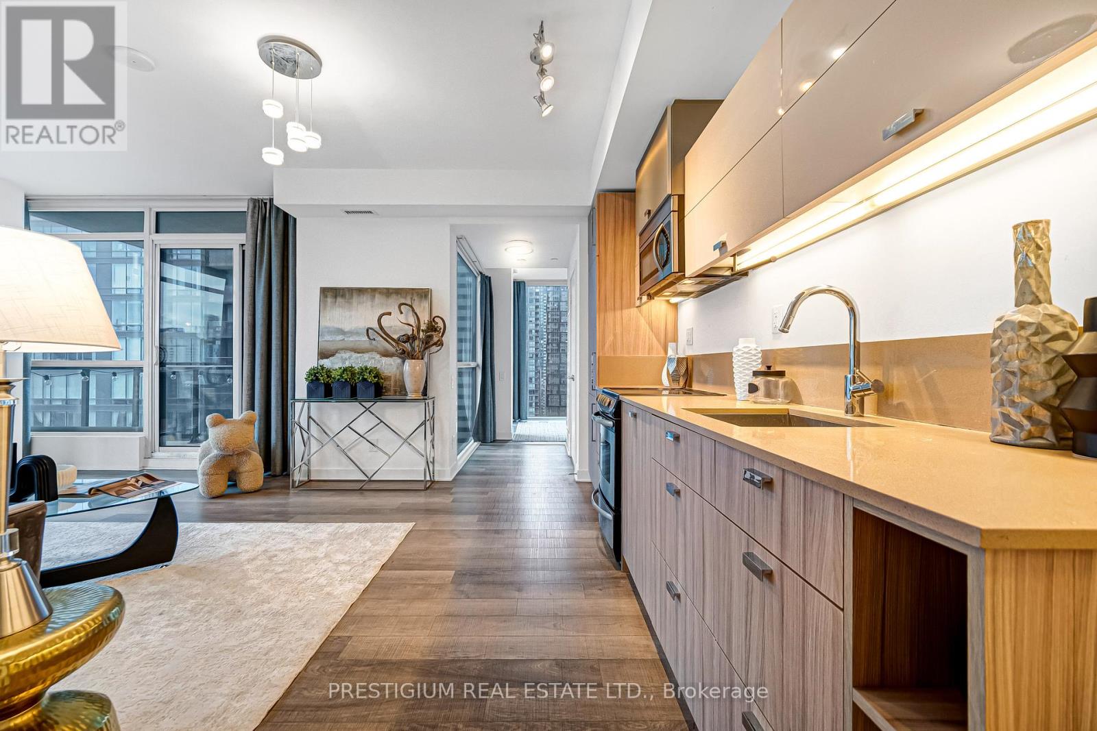 1910 - 290 Adelaide Street W, Toronto, Ontario  M5V 0P3 - Photo 8 - C12653430