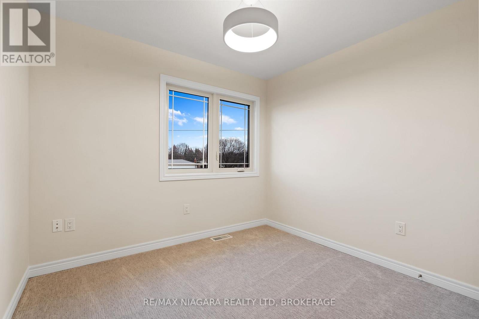 B - 427 Vine Street, St. Catharines, Ontario  L2M 3S6 - Photo 10 - X12699042