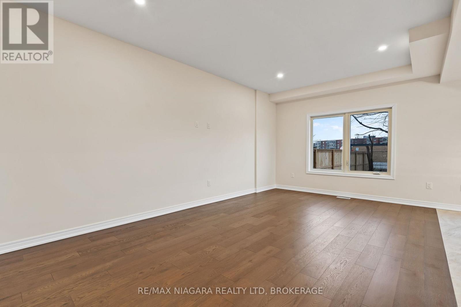 B - 427 Vine Street, St. Catharines, Ontario  L2M 3S6 - Photo 6 - X12699042