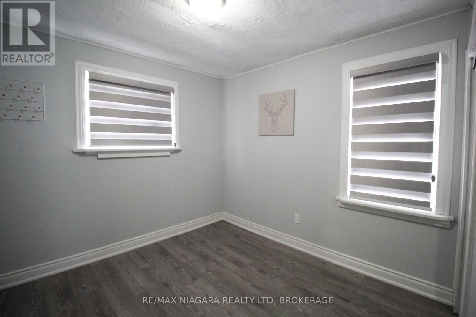 9 Inglewood Road, St. Catharines, Ontario  L2P 2C3 - Photo 10 - X12699260