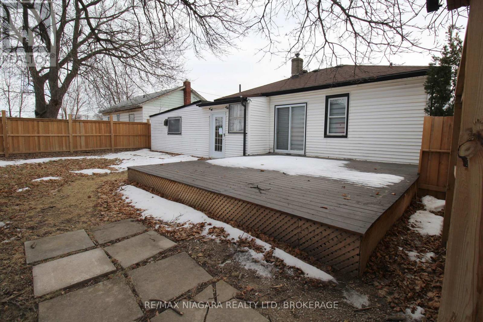 9 Inglewood Road, St. Catharines, Ontario  L2P 2C3 - Photo 2 - X12699260