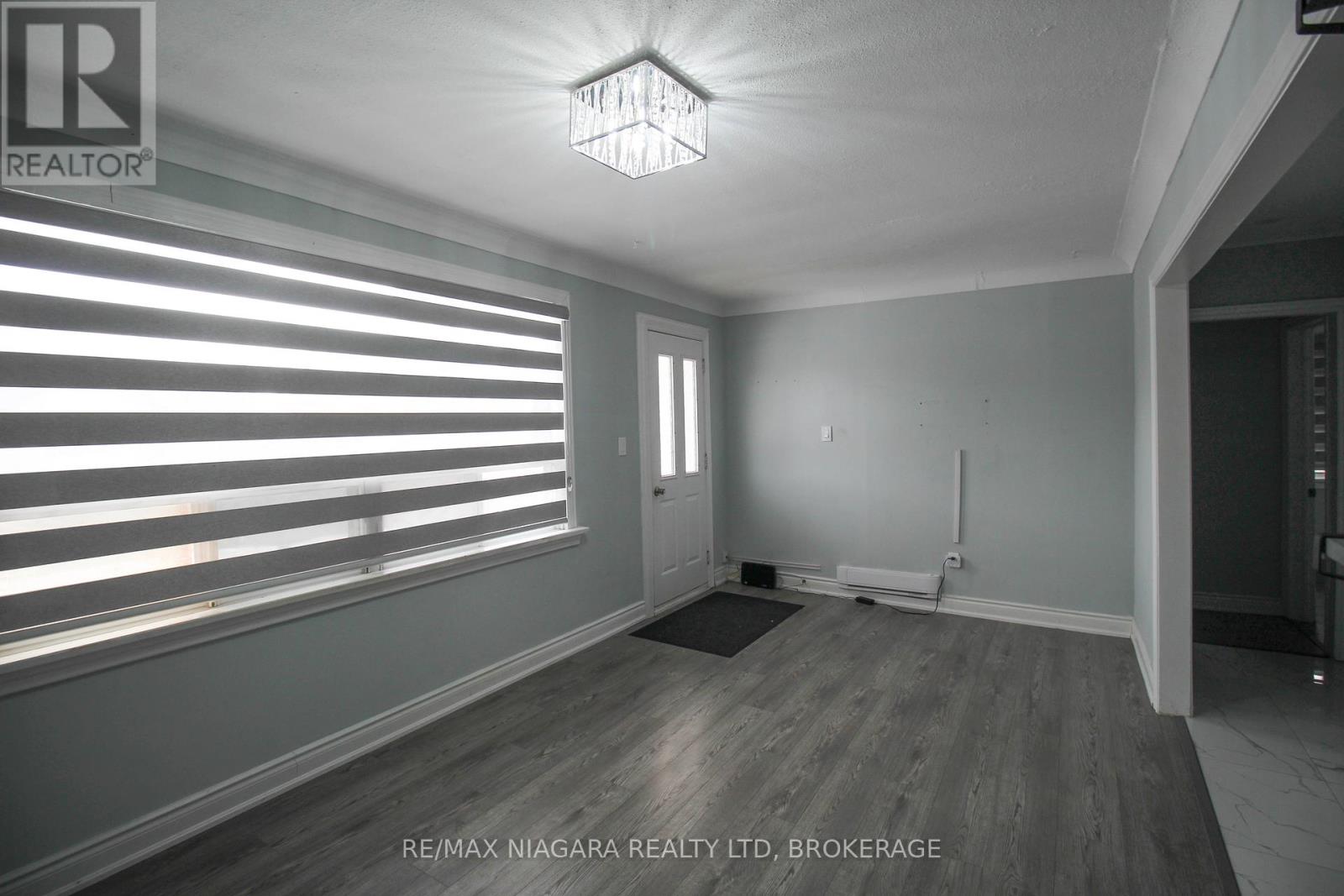 9 Inglewood Road, St. Catharines, Ontario  L2P 2C3 - Photo 5 - X12699260