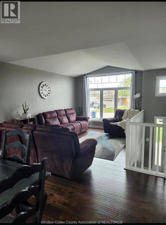 21 Regal Drive, Tilbury, Ontario  N0P 2L0 - Photo 2 - 26001195