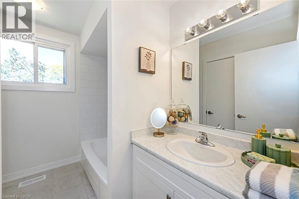 88 Tunbridge Crescent Unit# 41, Hamilton, Ontario  L8W 1L3 - Photo 32 - 40788221