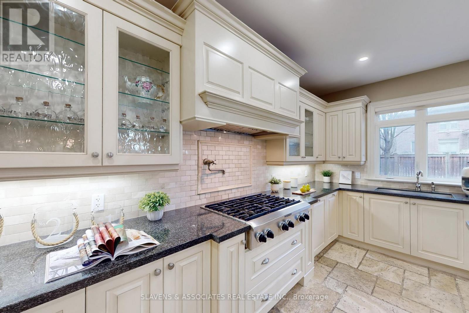 130 York Mills Road, Toronto, Ontario  M2L 1K6 - Photo 10 - C12699146