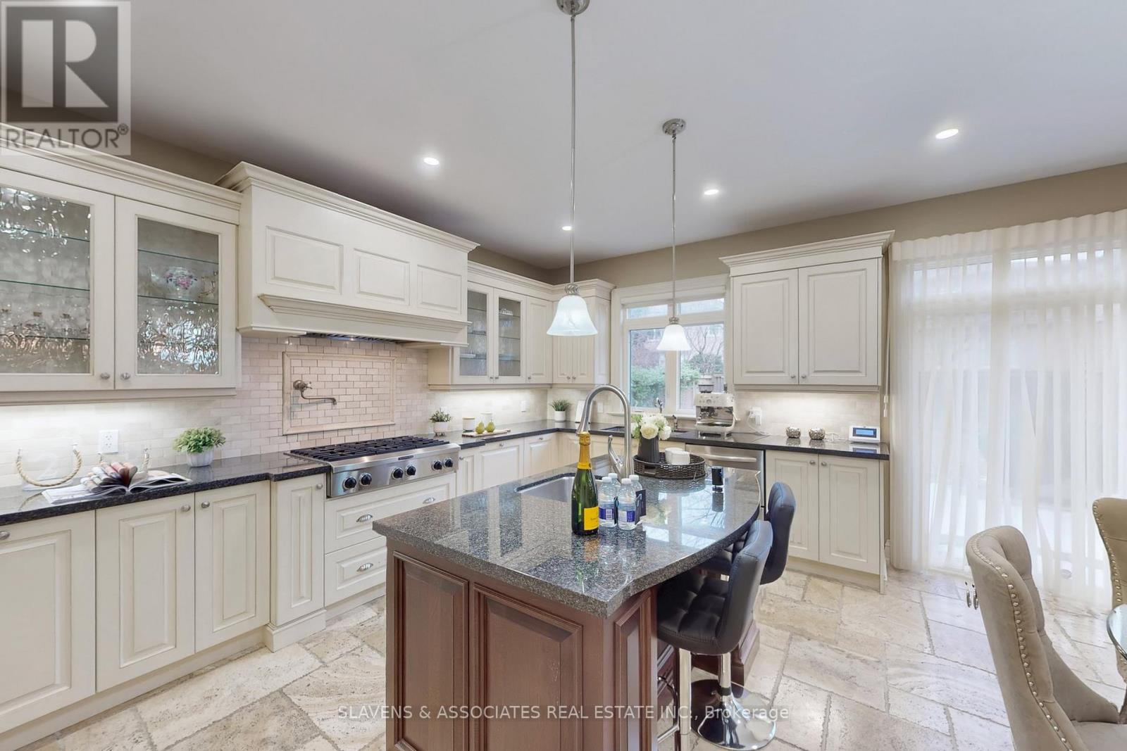 130 York Mills Road, Toronto, Ontario  M2L 1K6 - Photo 8 - C12699146