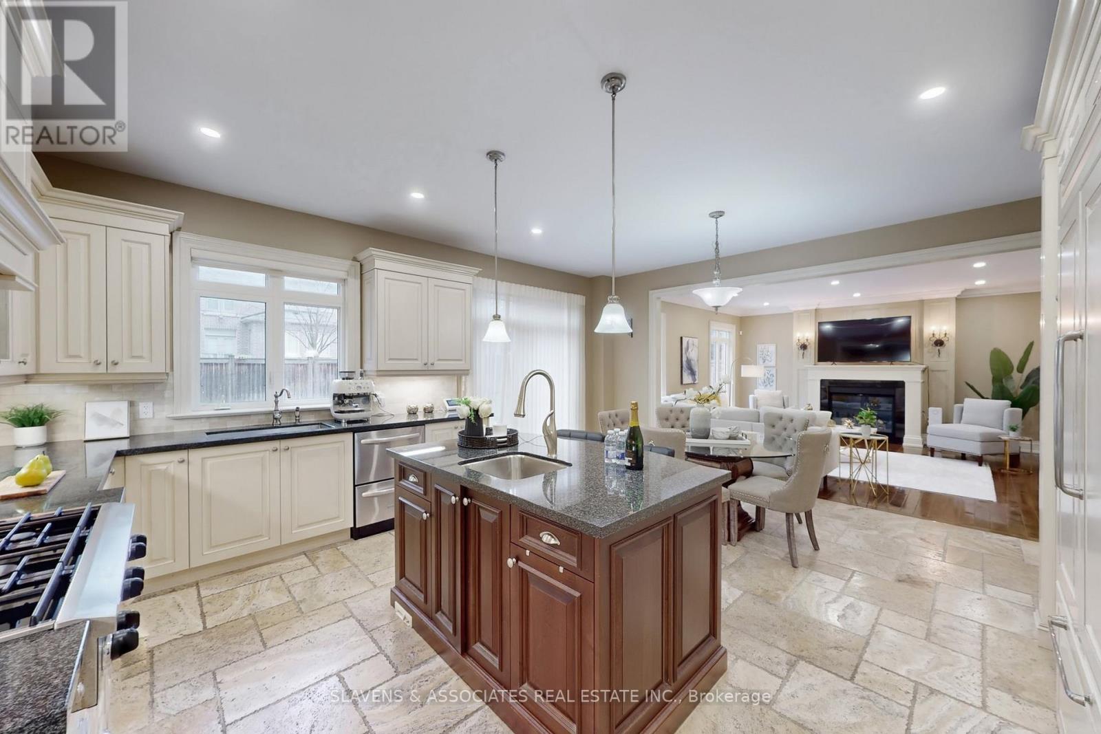 130 York Mills Road, Toronto, Ontario  M2L 1K6 - Photo 9 - C12699146