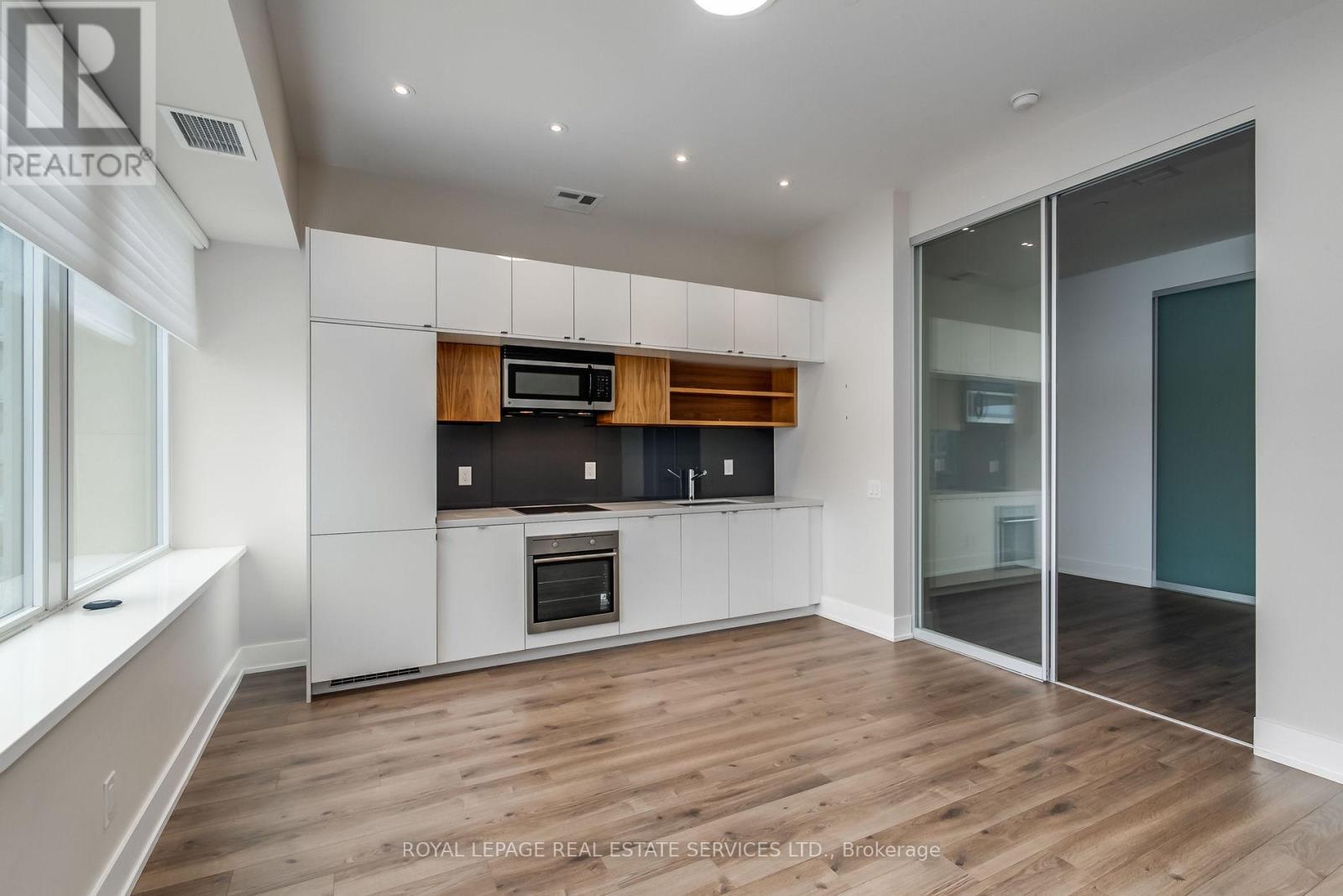 516 - 111 St Clair Avenue W, Toronto, Ontario  M4V 1N5 - Photo 6 - C12699156