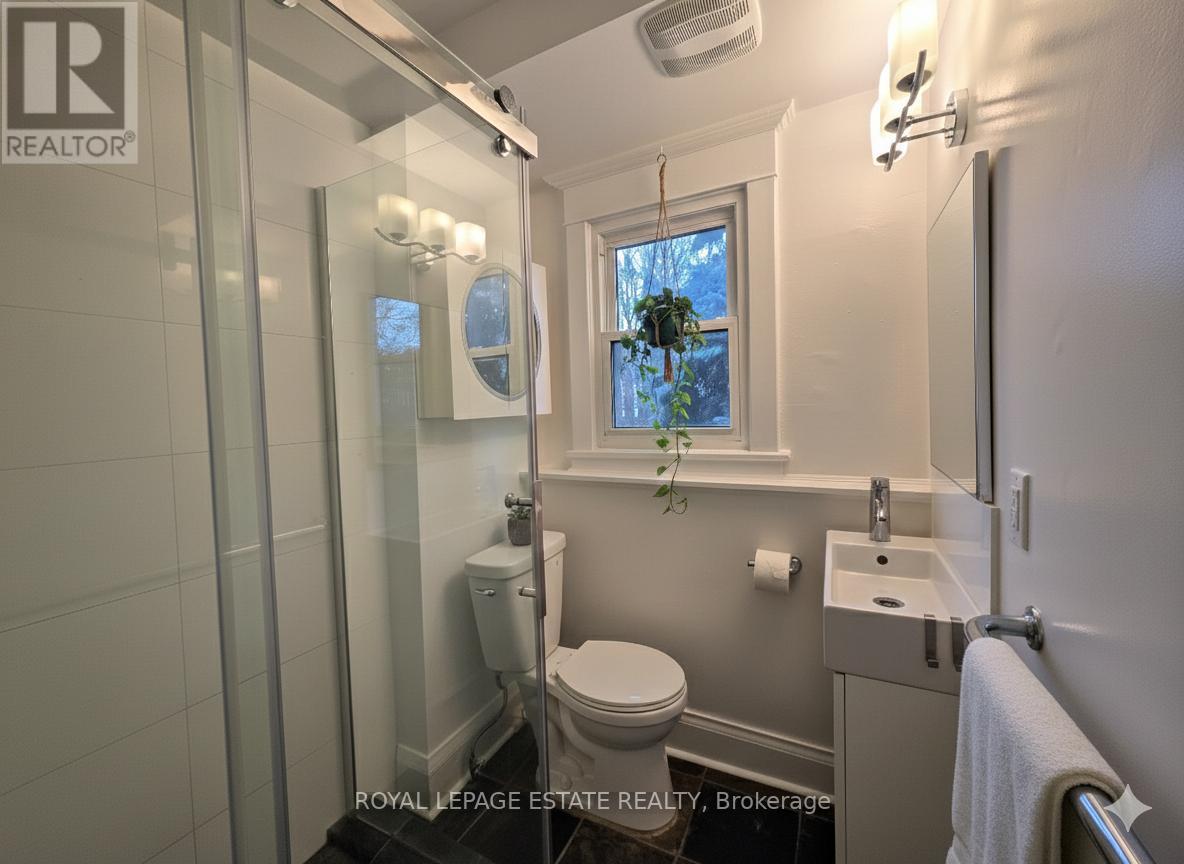 Upper Level - 265 Willow Avenue, Toronto, Ontario  M4E 3K6 - Photo 14 - E12699066